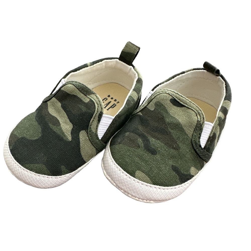 Baby GAP slip on canvas camouflage print shoes 3-6 months never worn